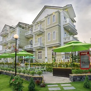 Villa Golden Bell Backpacker & Pool Bar, Hoi An