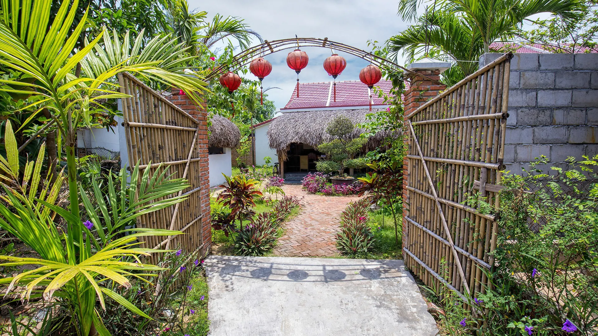 Red Flower Cottages Homestay Hoi An